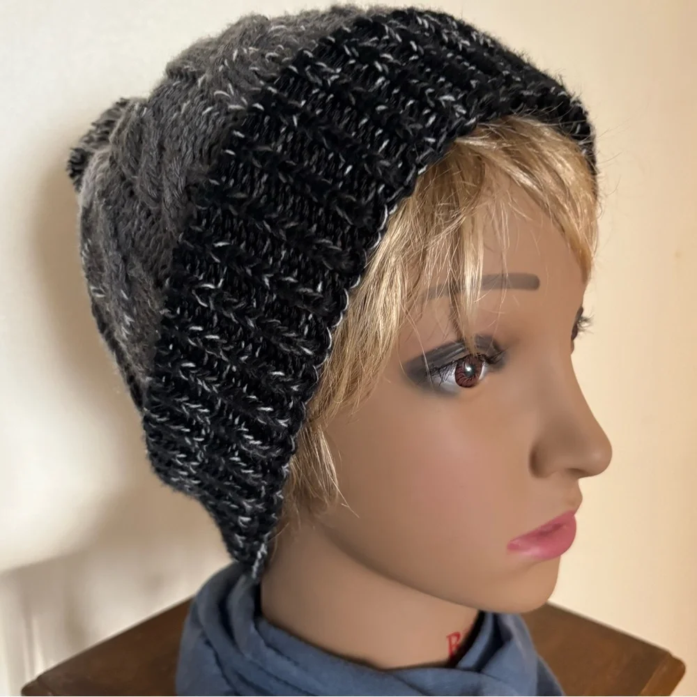 Smartwool Rounded Crown Merino Blend Cable Knit Pompom OS Streetwear Gorpcore